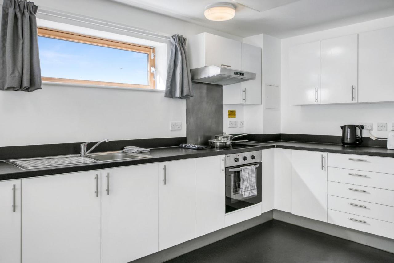 Bright & Central Room In Luton, Sleeps 2 Luton  Exterior photo